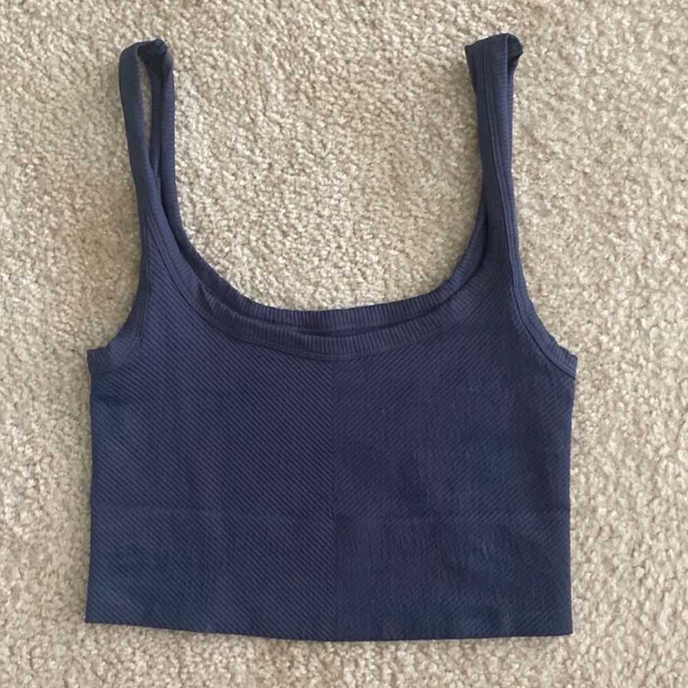 Cropped Textured Tank Top - Picture 3 of 5